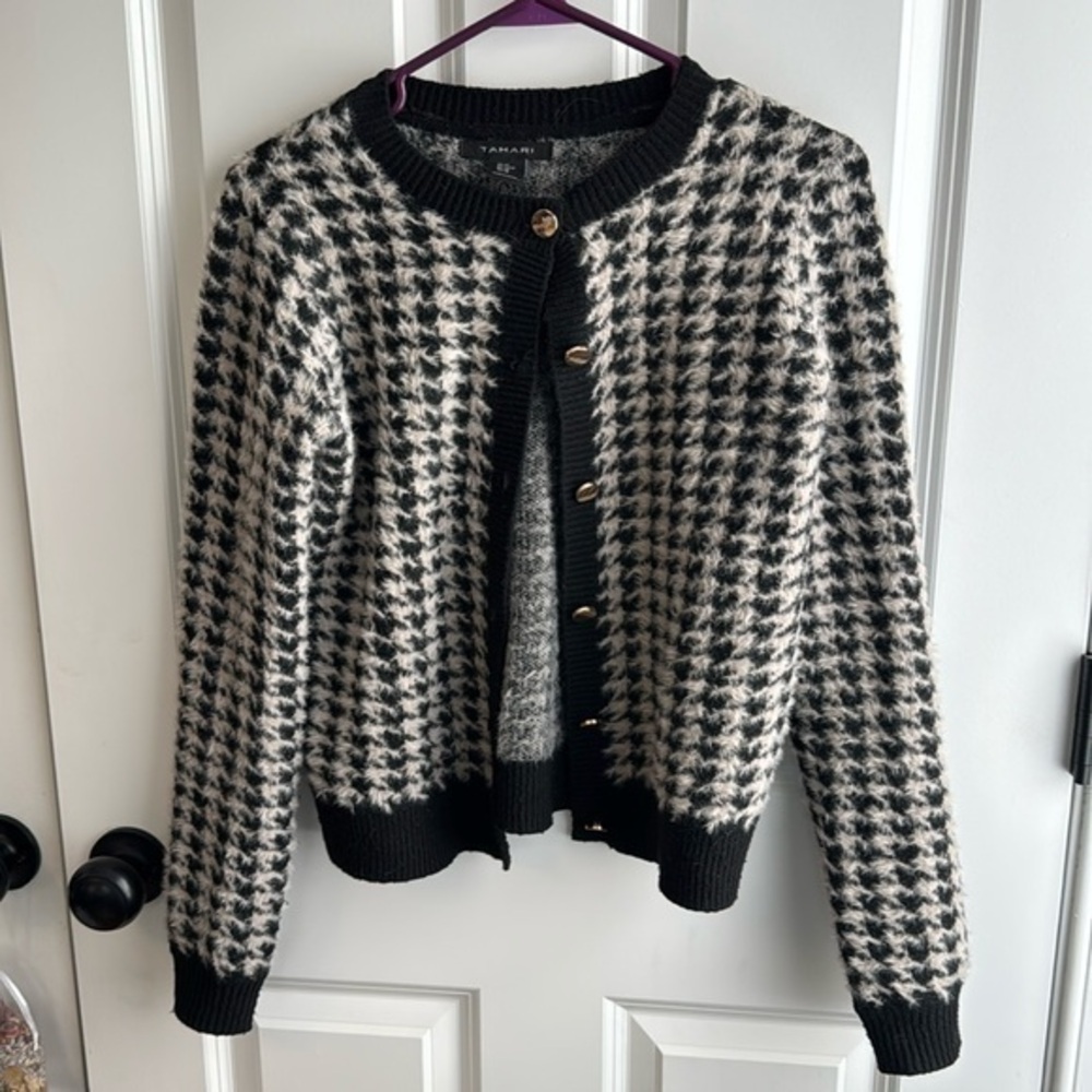 Tahari houndstooth sweater with gold buttons